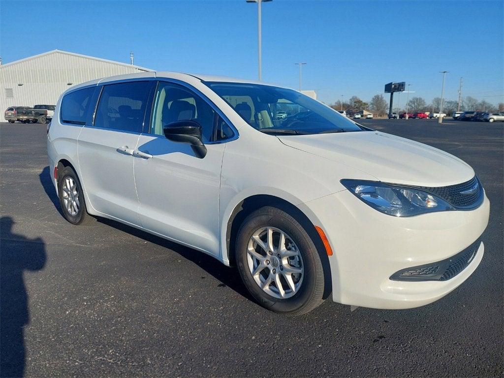 2024 Chrysler Voyager LX