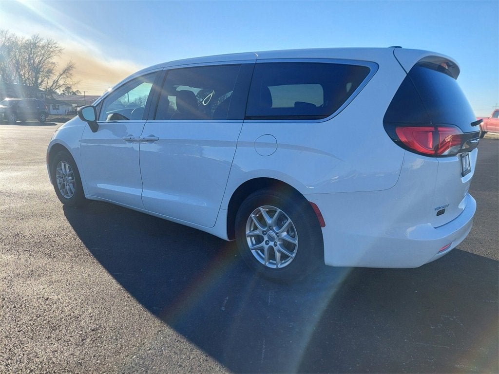 2024 Chrysler Voyager LX