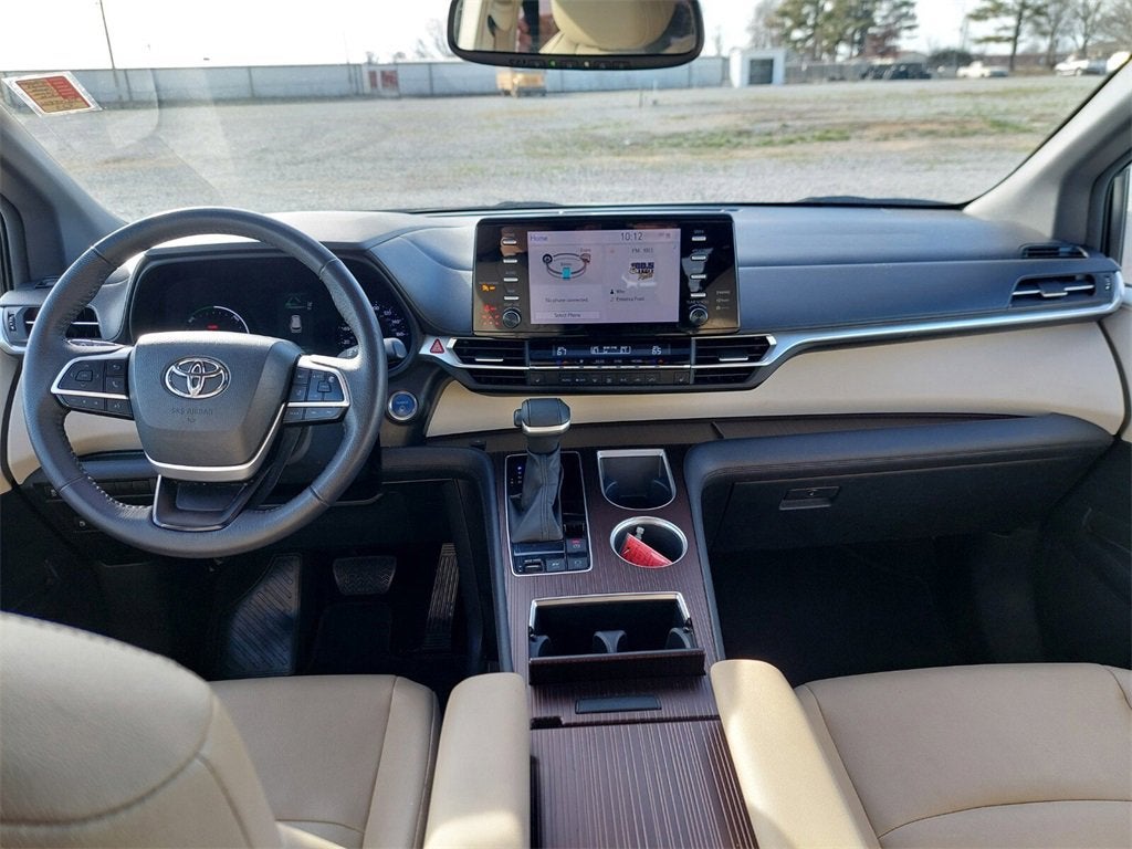 2023 Toyota Sienna XLE
