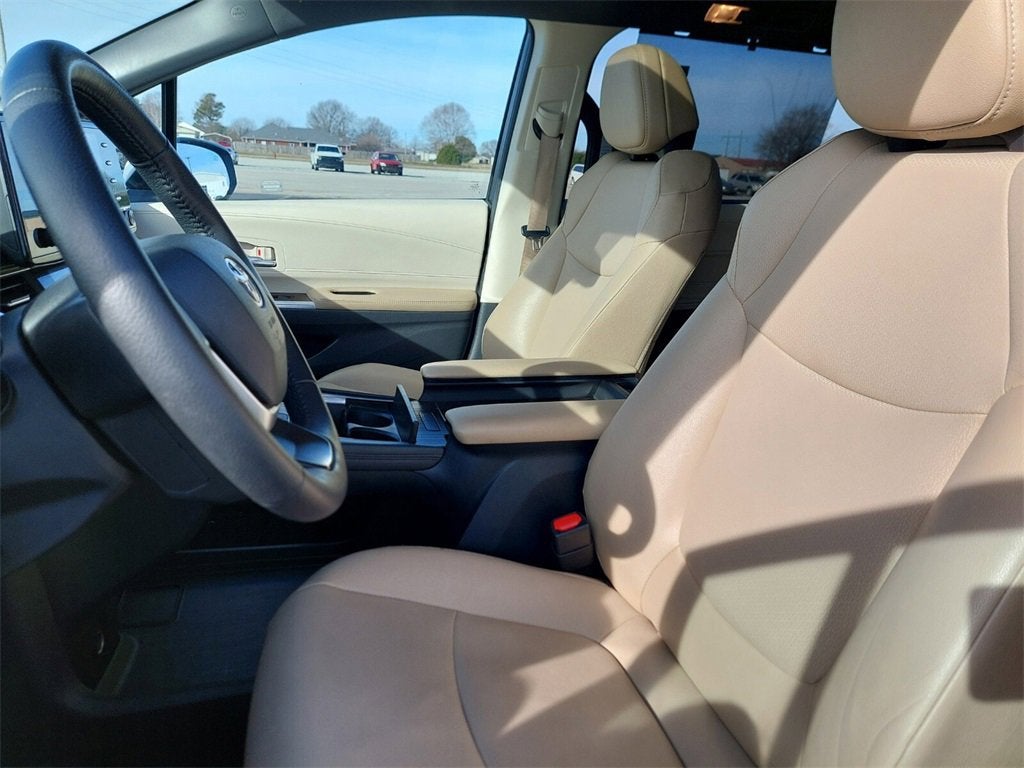 2023 Toyota Sienna XLE