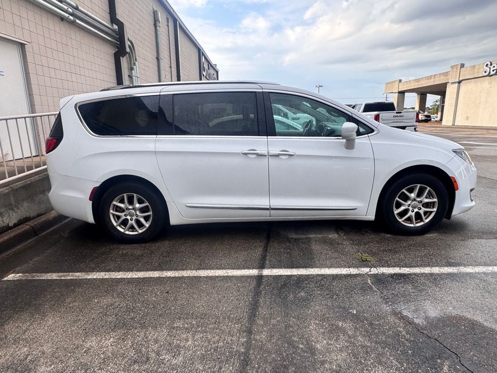 2024 Chrysler Voyager LX