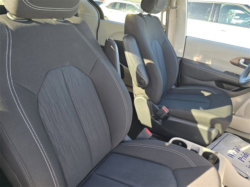 2024 Chrysler Voyager LX