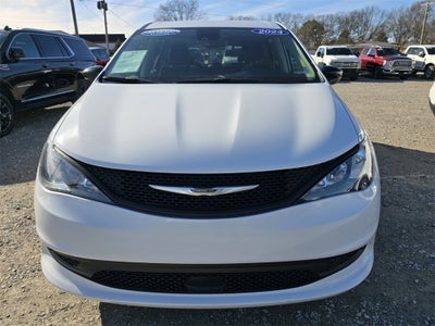 2024 Chrysler Voyager LX