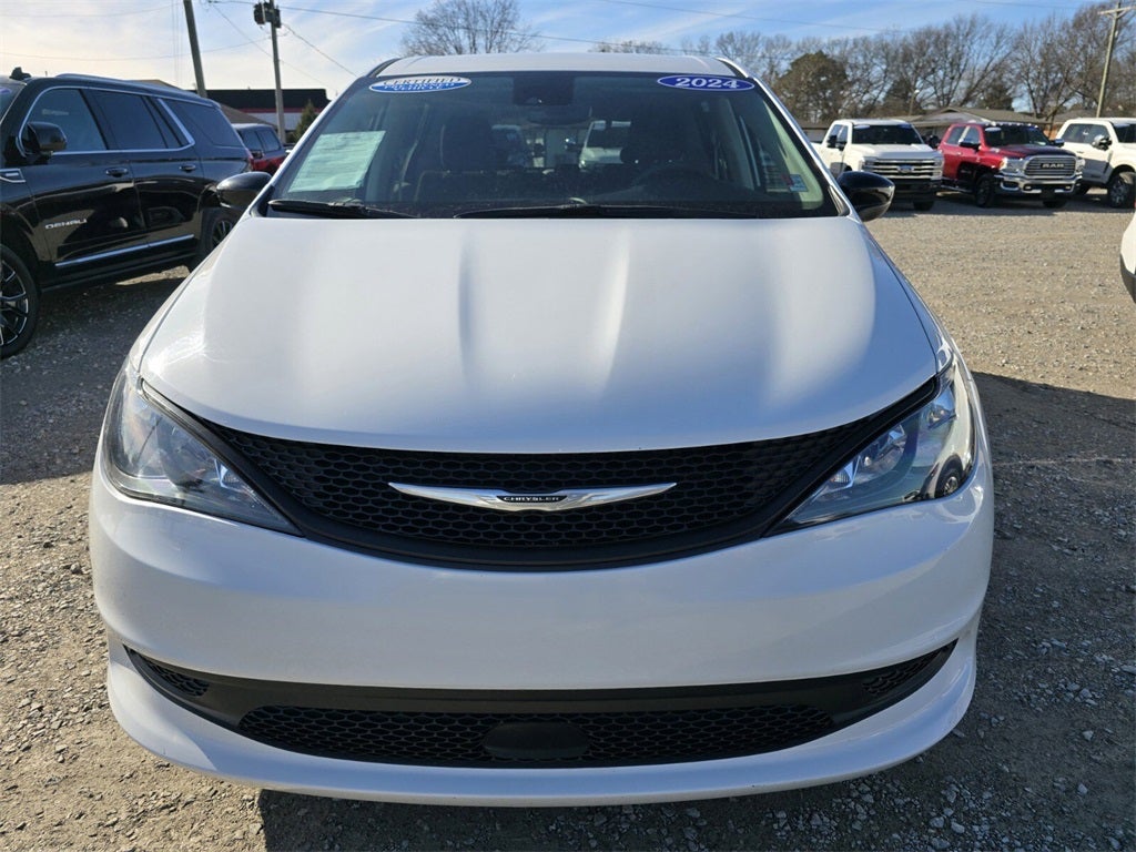 2024 Chrysler Voyager LX