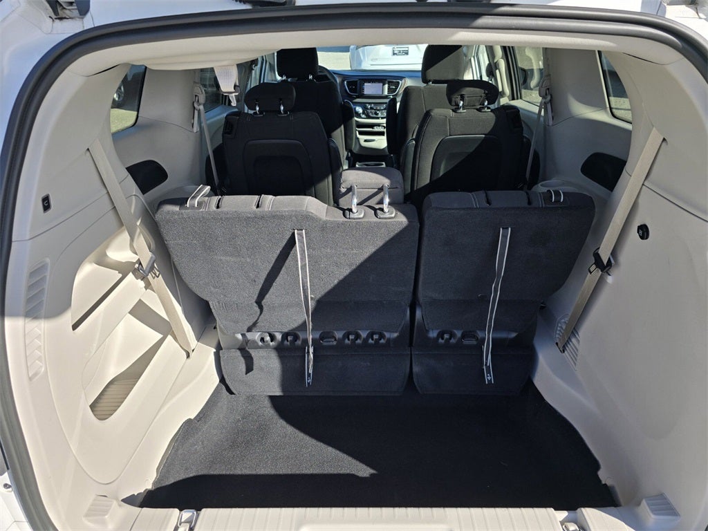 2024 Chrysler Voyager LX