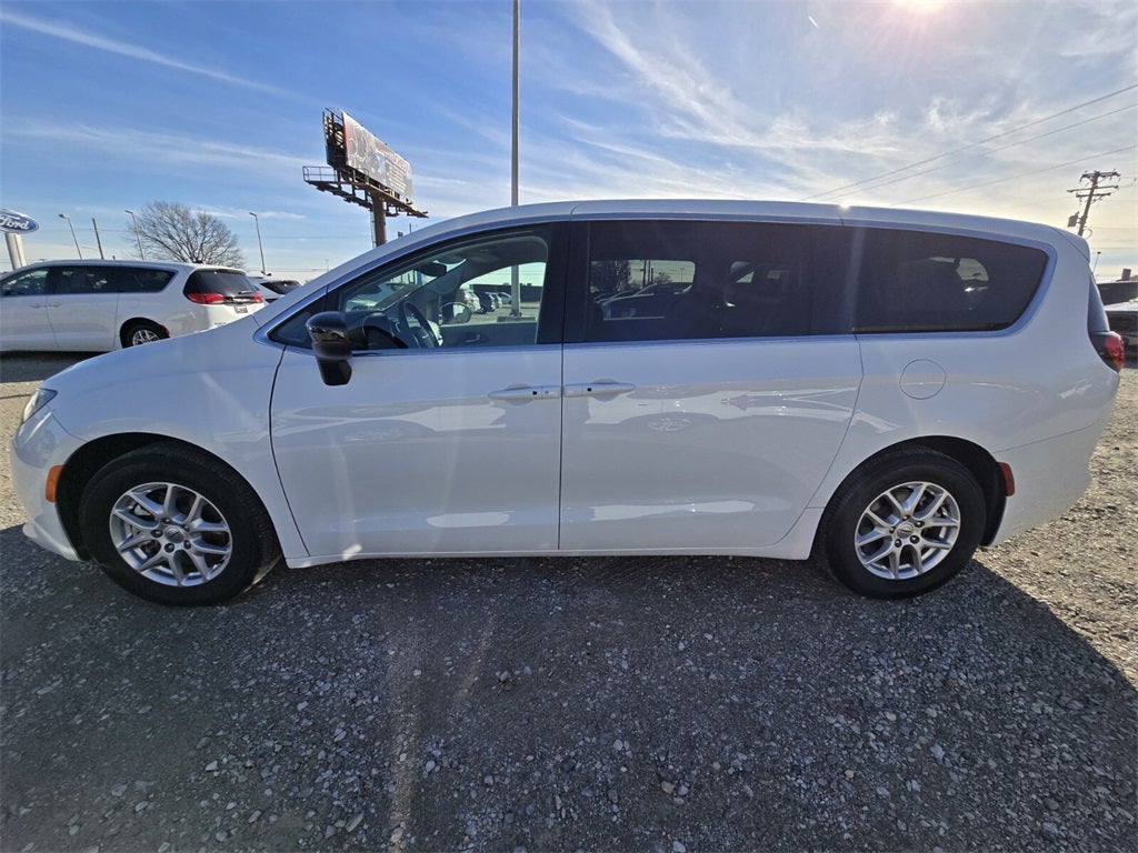2024 Chrysler Voyager LX