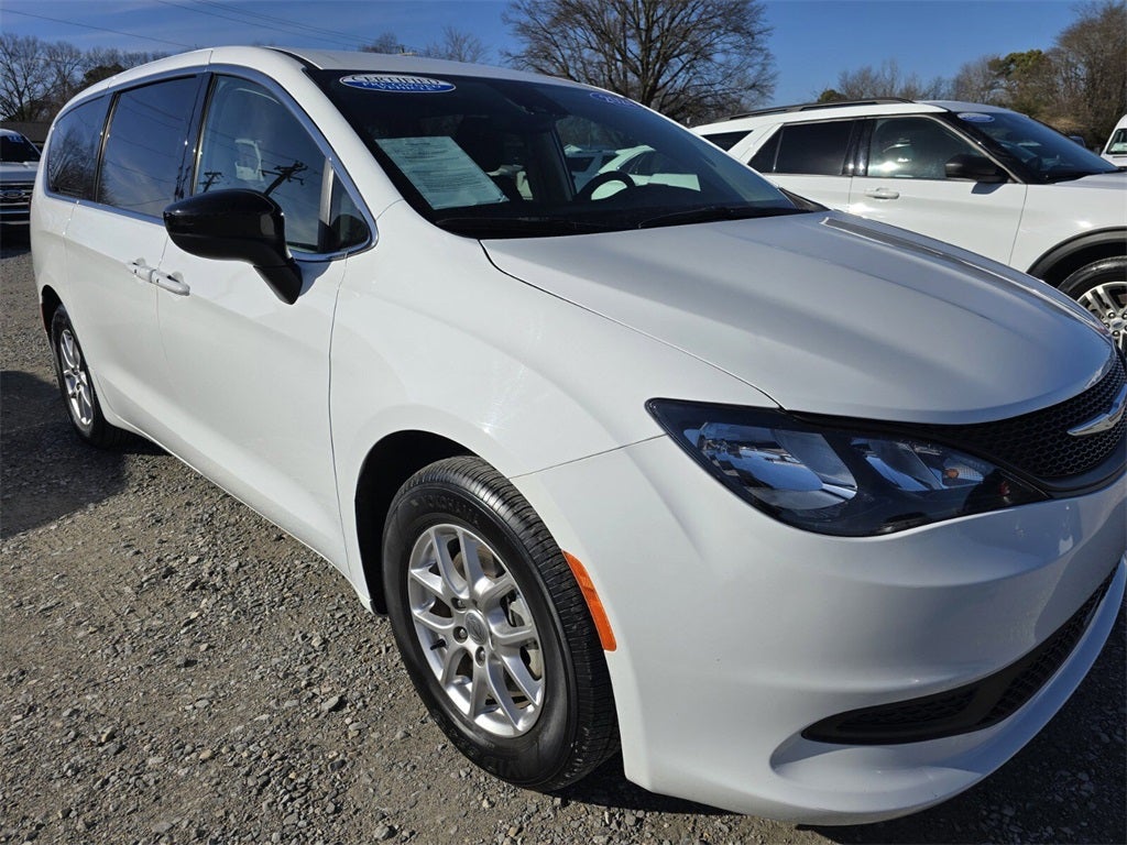 2024 Chrysler Voyager LX