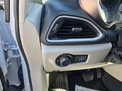 2024 Chrysler Voyager LX