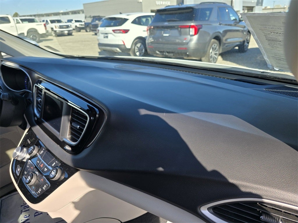 2024 Chrysler Voyager LX