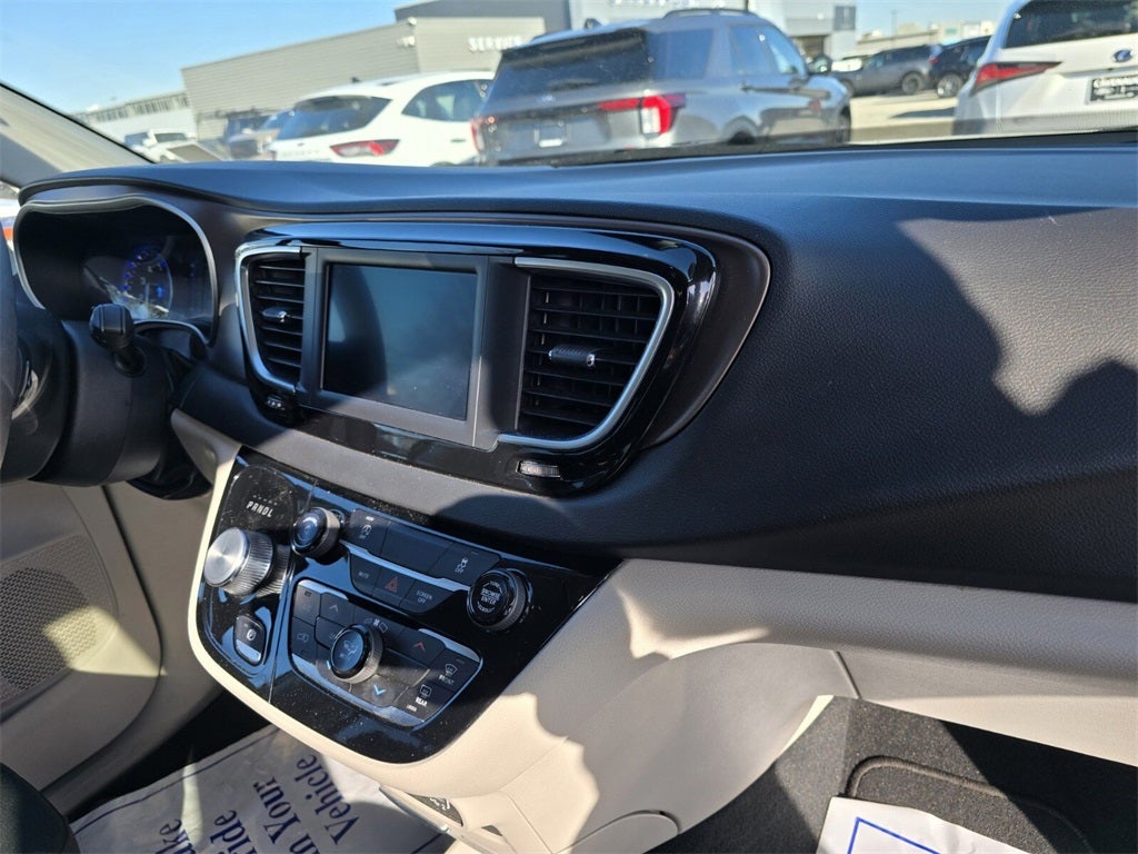 2024 Chrysler Voyager LX