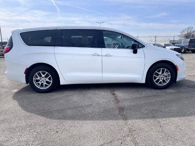 2024 Chrysler Voyager LX