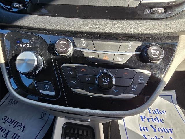 2024 Chrysler Voyager LX