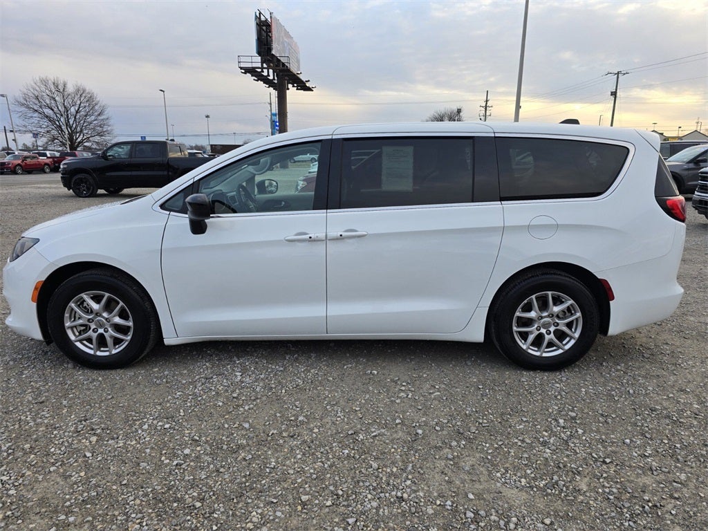2024 Chrysler Voyager LX