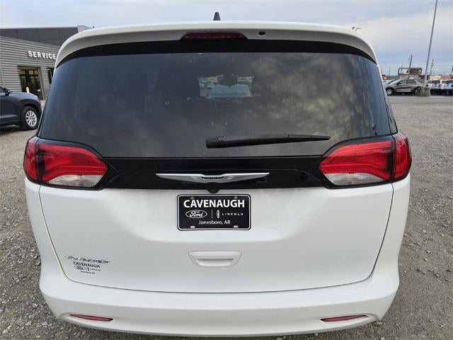 2024 Chrysler Voyager LX