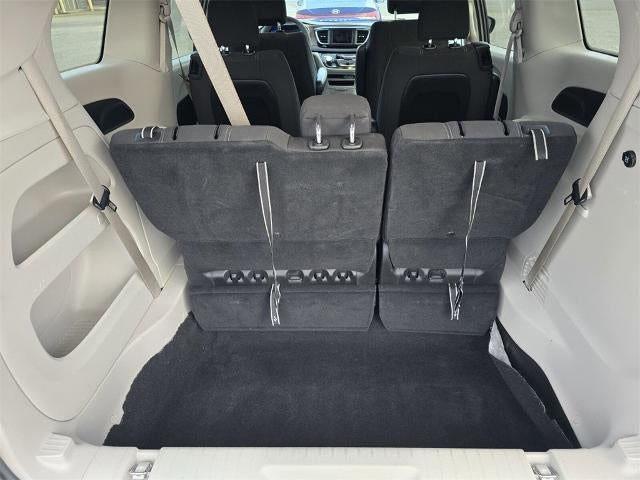 2024 Chrysler Voyager LX