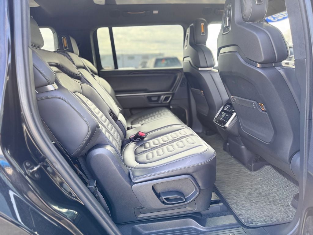 2023 Rivian R1S Adventure