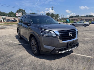 2023 Nissan Pathfinder SL